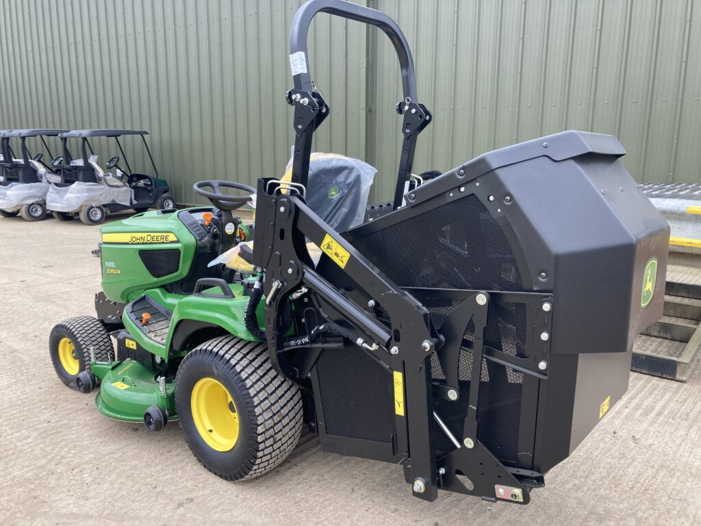 John Deere X950R ride on cut and collect mower - Image 3
