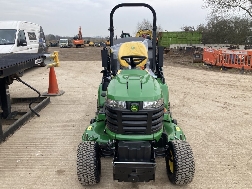 John Deere X950R ride on cut and collect mower - Image 7