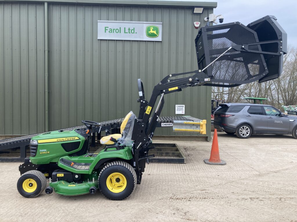 John Deere X950R ride on cut and collect mower - Image 9