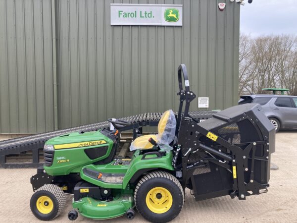 John Deere X950R ride on cut and collect mower - Image 2