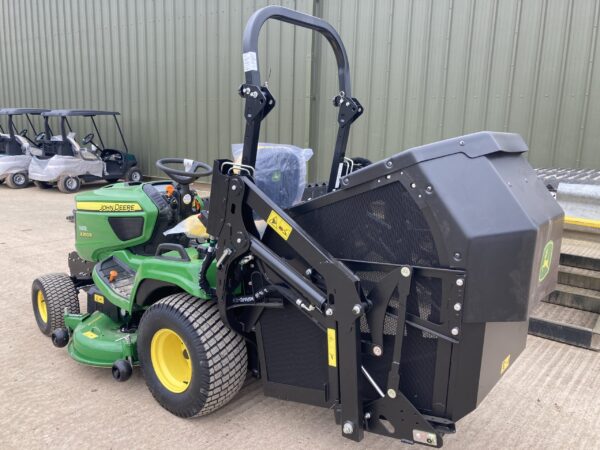 John Deere X950R ride on cut and collect mower - Image 3