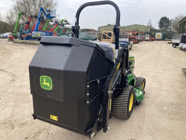 John Deere X950R ride on cut and collect mower - Image 5