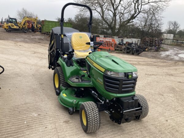 John Deere X950R ride on cut and collect mower - Image 6