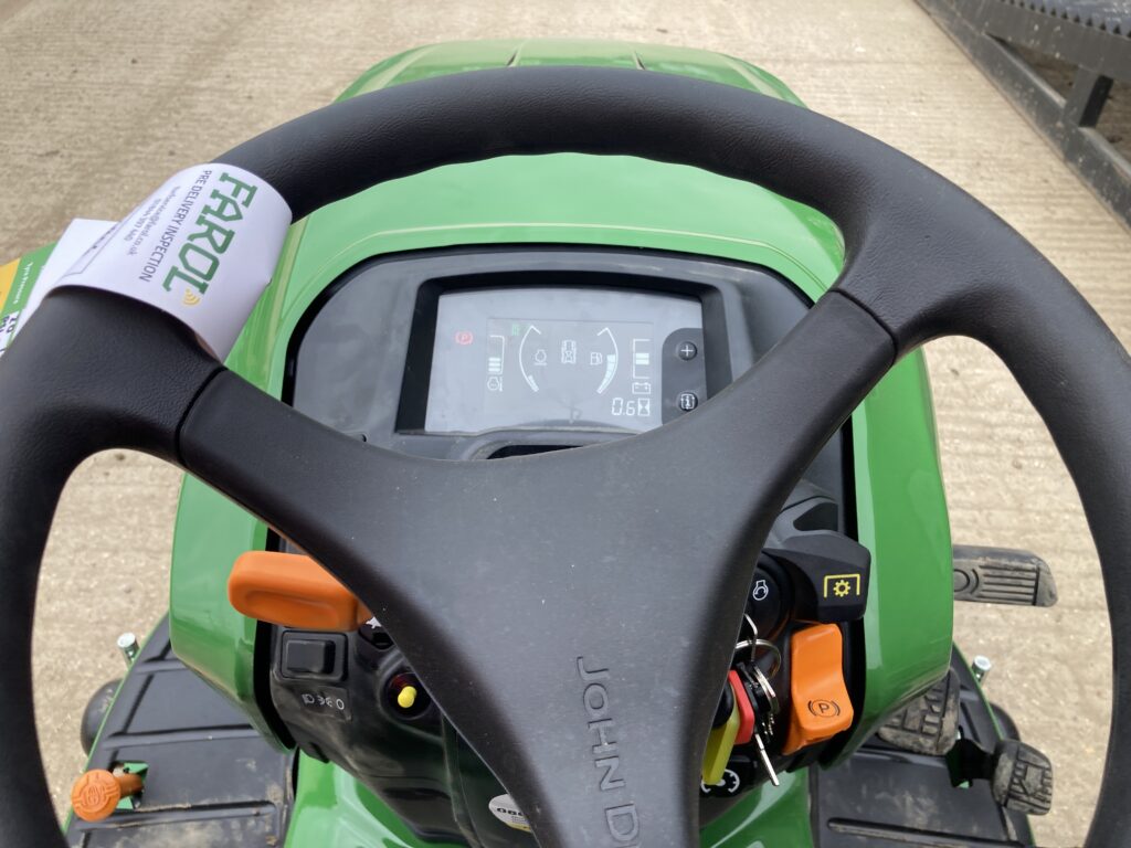 John Deere X950R ride on cut and collect mower - Image 11