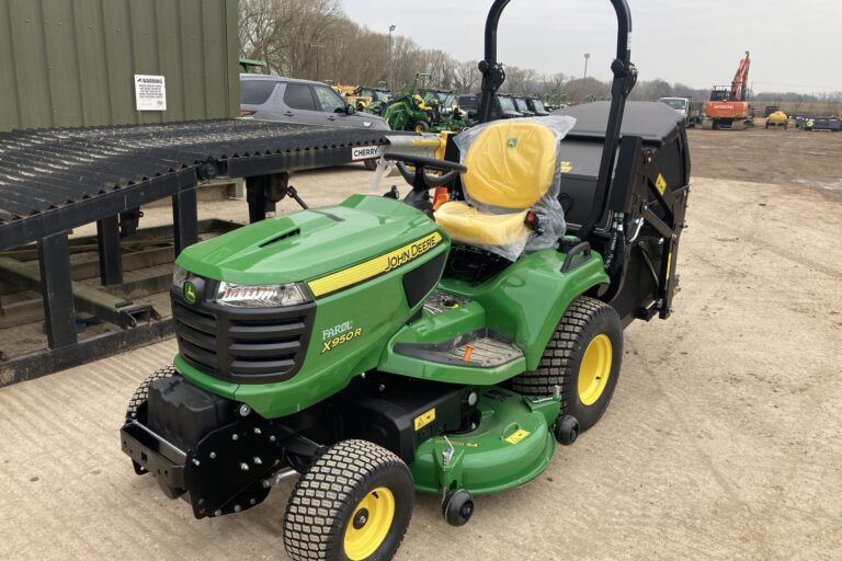 John Deere X950R ride on cut and collect mower