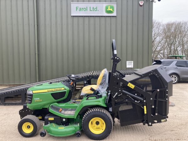 John Deere X950R ride on cut and collect mower - Image 2