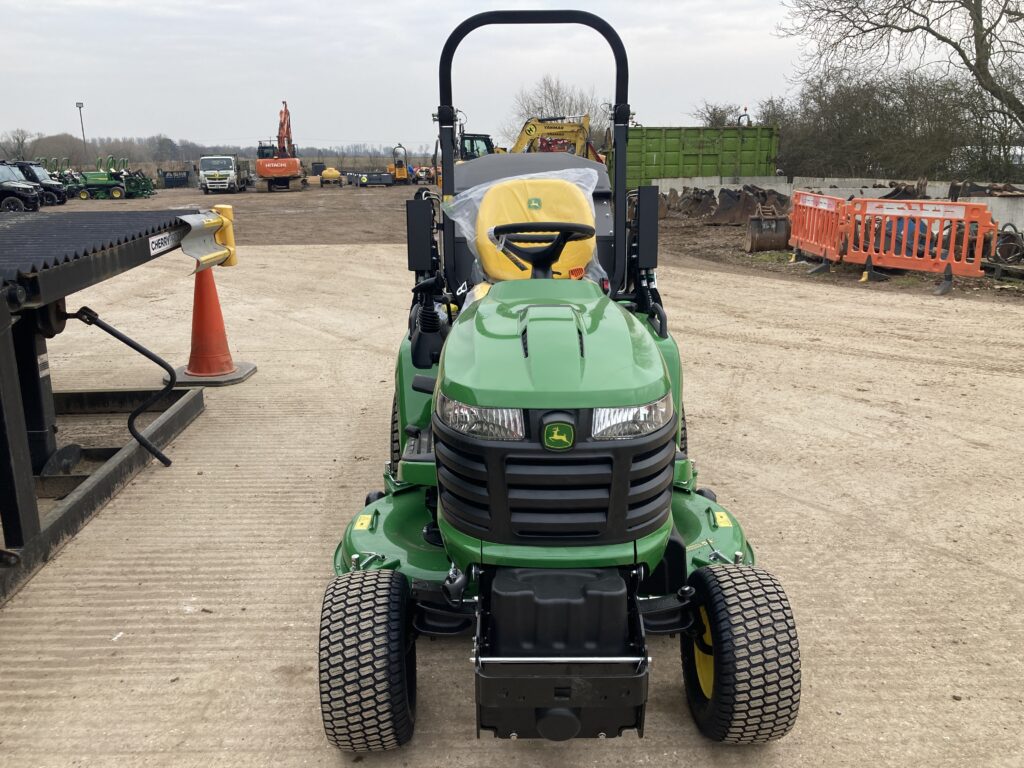 John Deere X950R ride on cut and collect mower - Image 7