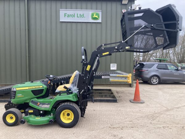 John Deere X950R ride on cut and collect mower - Image 8