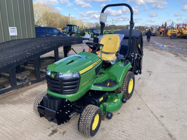 John Deere X950R ride on cut and collect mower