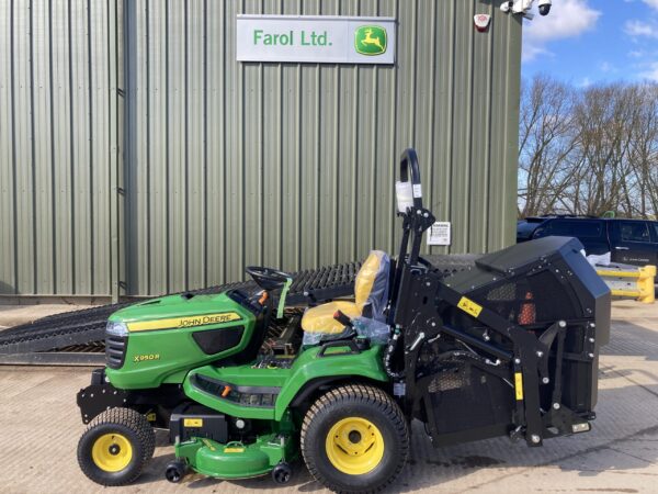 John Deere X950R ride on cut and collect mower - Image 2