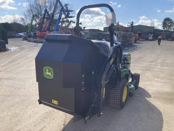 John Deere X950R ride on cut and collect mower - Image 5