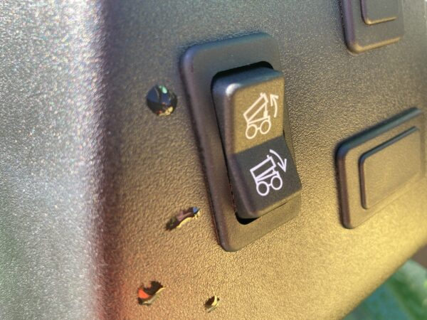 John Deere TE electric Gator - Image 9