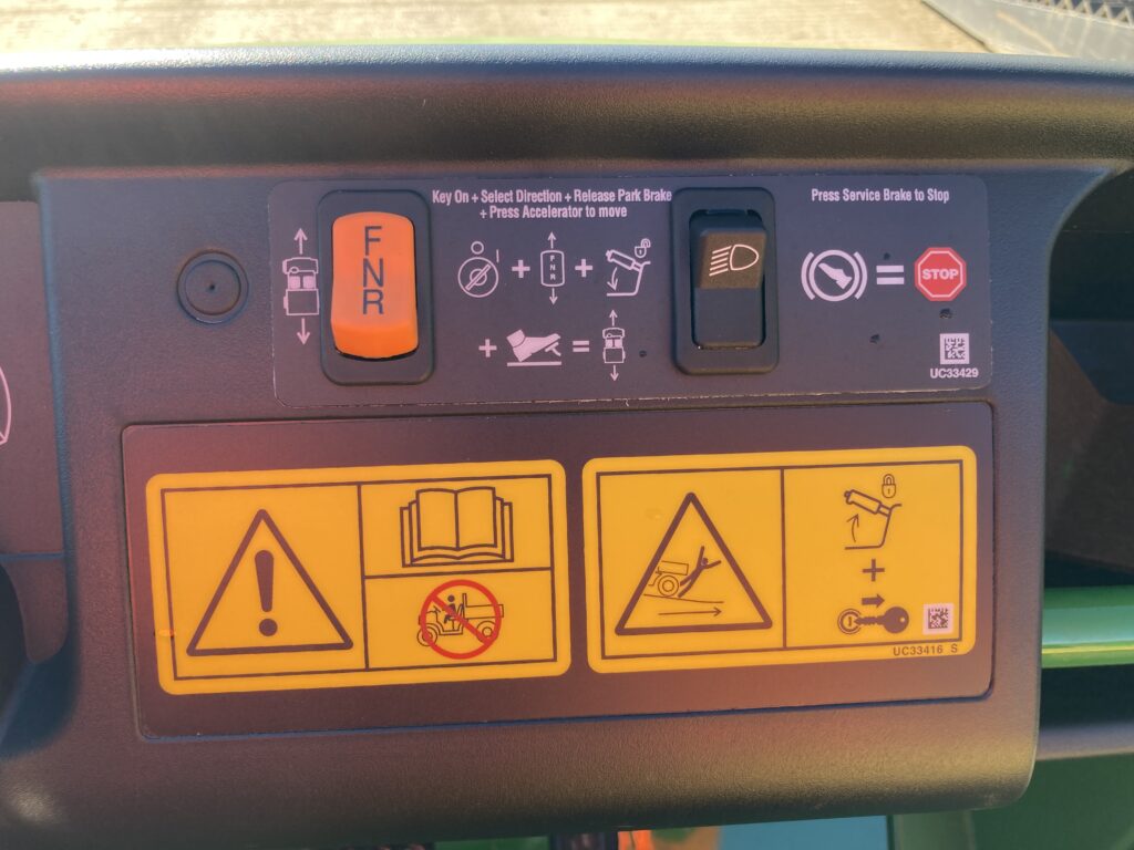 John Deere TE electric Gator - Image 10