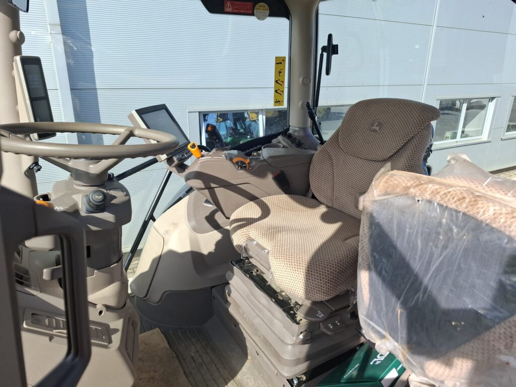 John Deere 6R 215 - Image 12