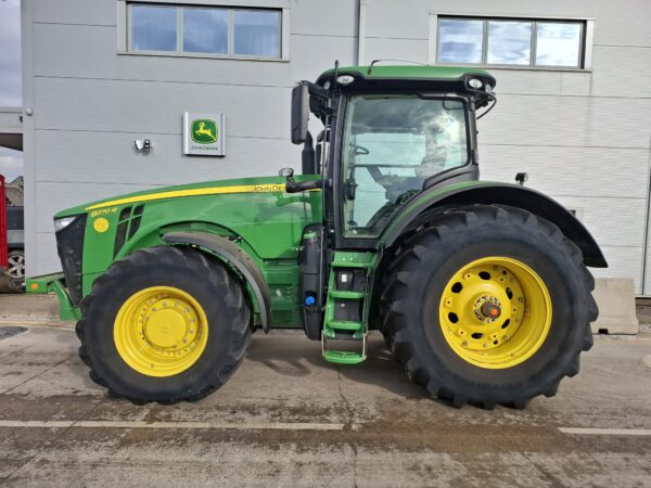 John Deere 8270R - Image 2