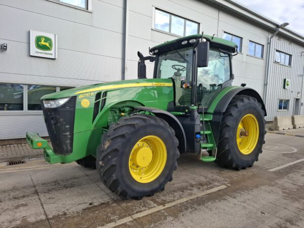 John Deere 8270R