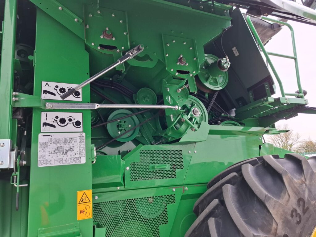John Deere T670 - Image 19