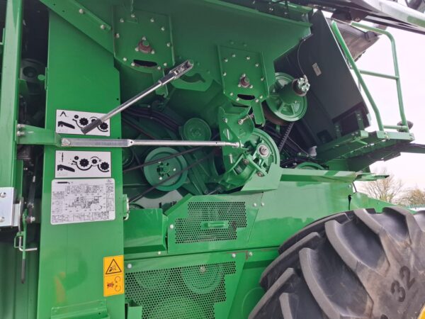 John Deere T670 - Image 19