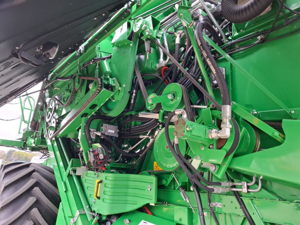 John Deere T670 - Image 20