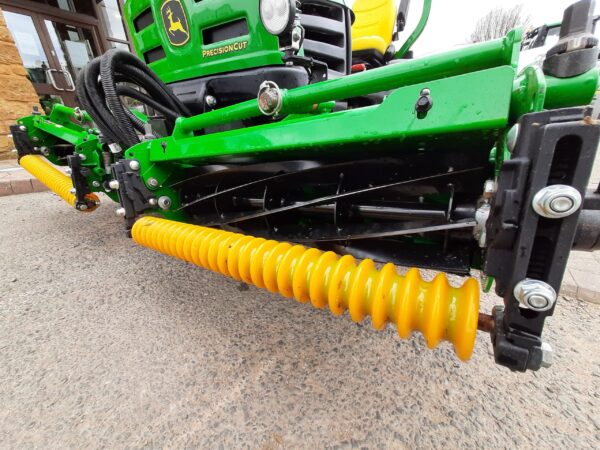 John Deere 2653B utility triple mower - Image 8
