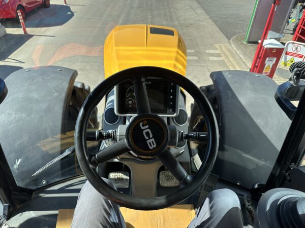 JCB Fastrac 4220 - Image 19