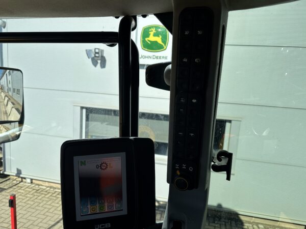 JCB Fastrac 4220 - Image 17