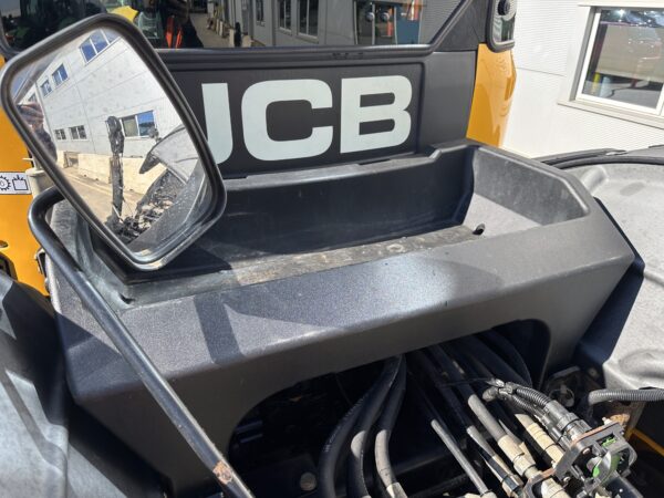 JCB Fastrac 4220 - Image 13