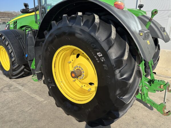 John Deere 8270R - Image 12