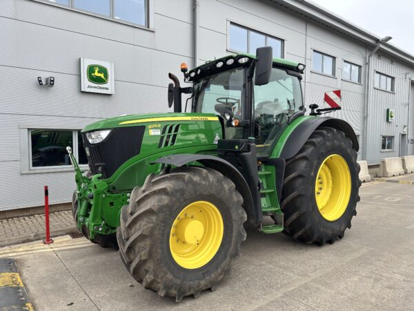 John Deere 6215R