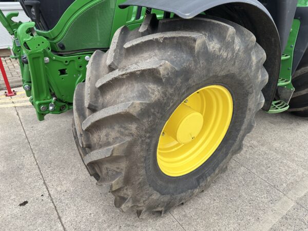 John Deere 6215R - Image 9