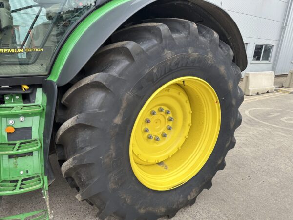 John Deere 6215R - Image 11