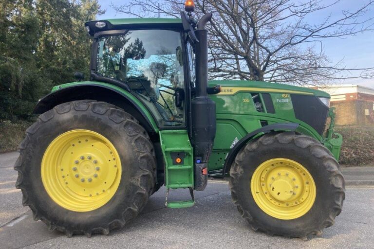 John Deere 6R 215