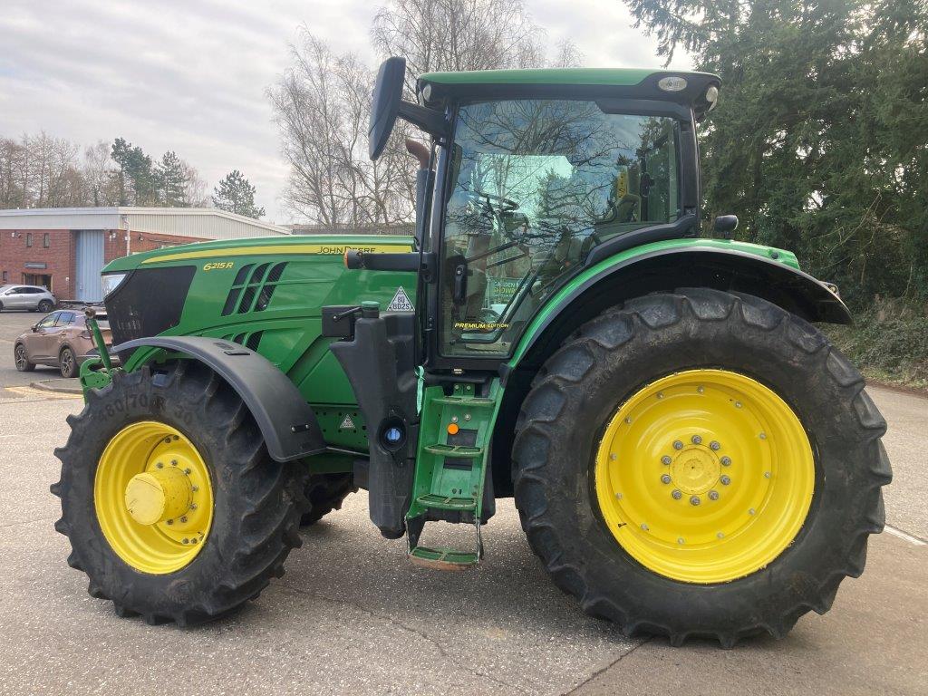 John Deere 6215R