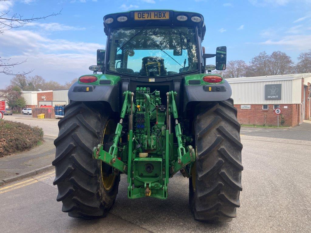 John Deere 6215R