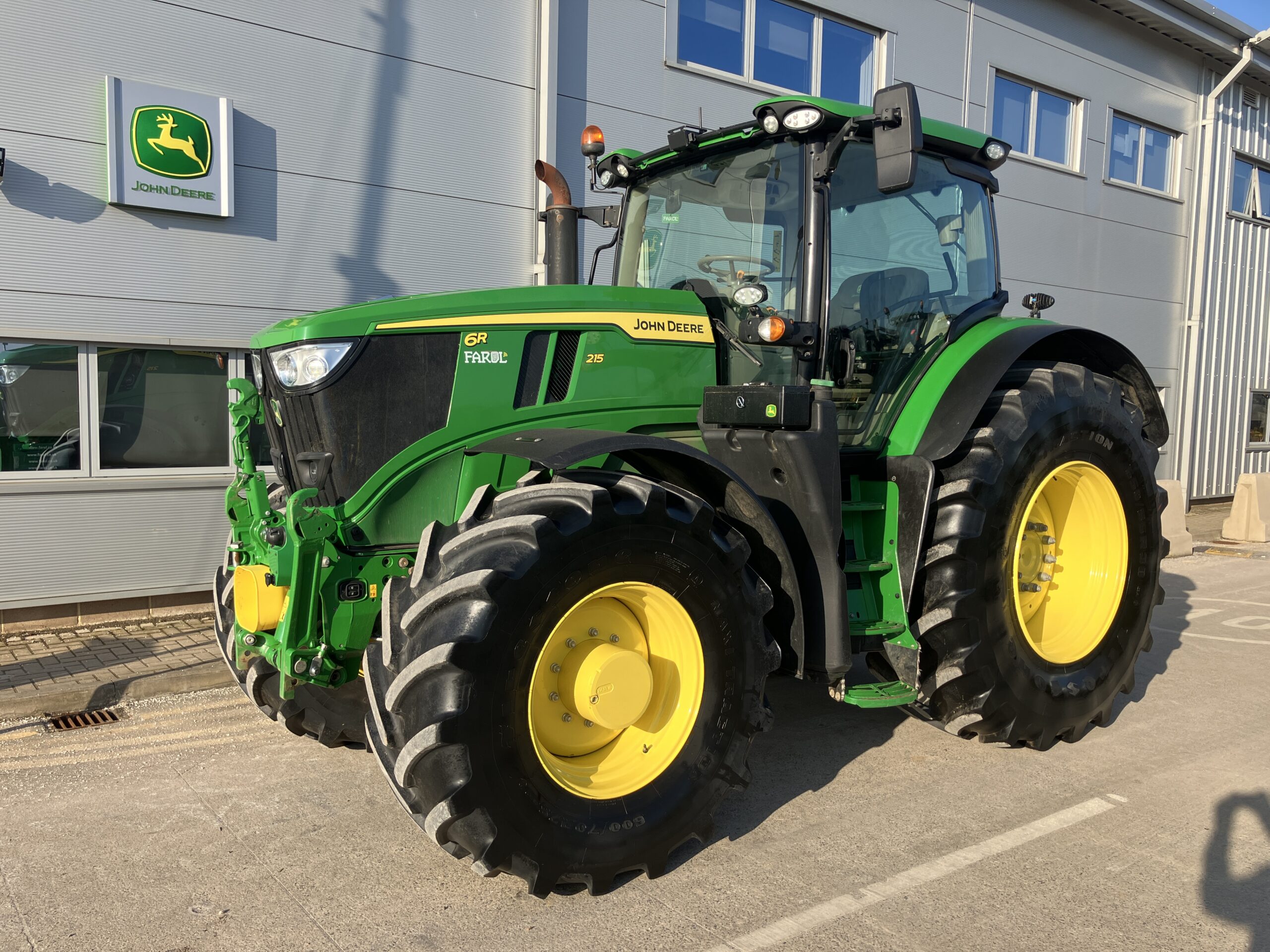 John Deere 6R 215