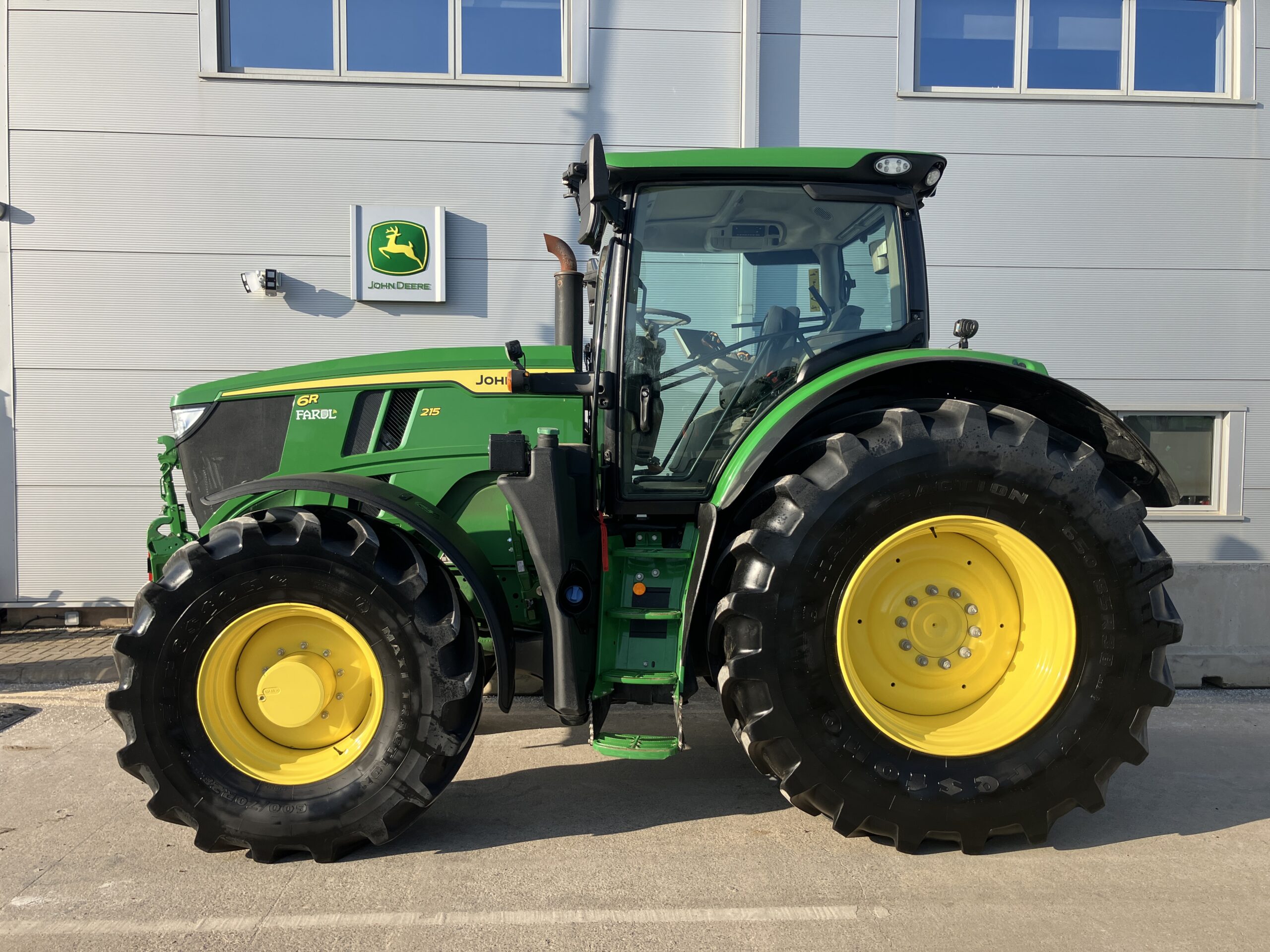 John Deere 6R 215