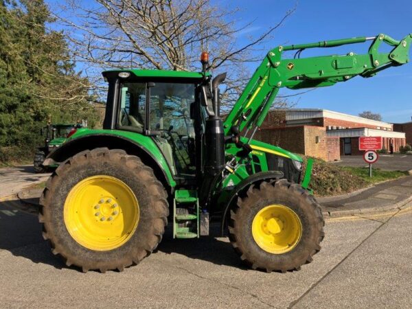 John Deere 6110M