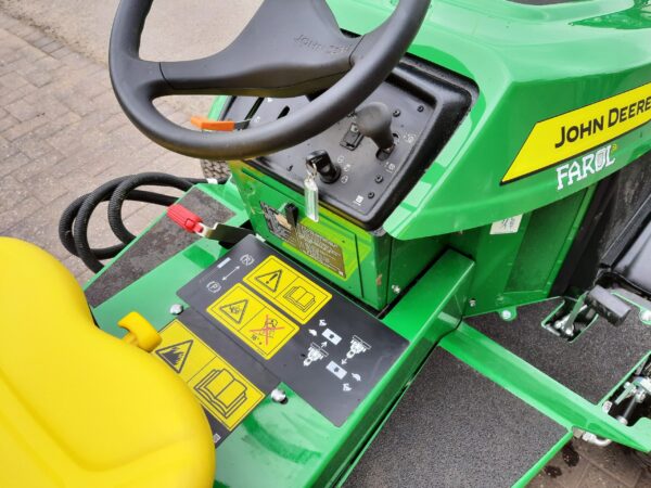 John Deere 2653B utility triple mower - Image 10