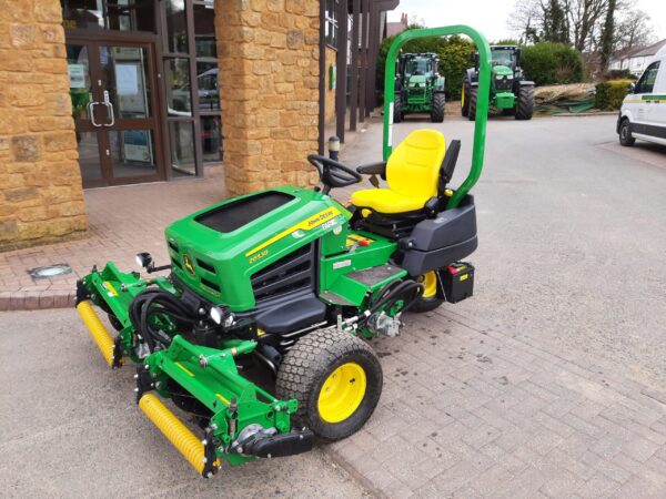 John Deere 2653B utility triple mower - Image 6
