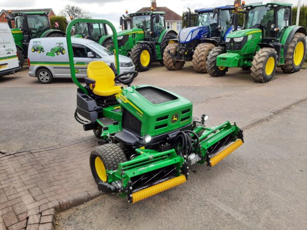 John Deere 2653B utility triple mower