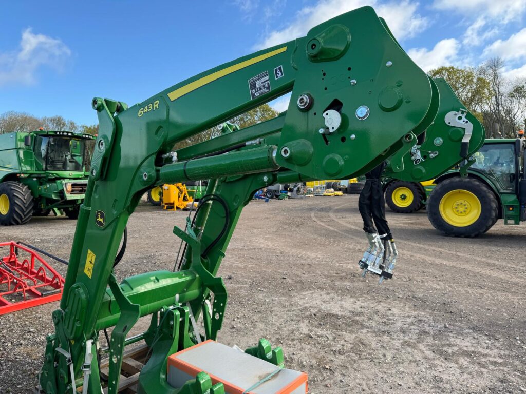 John Deere 643R Loader and brackets - Image 10