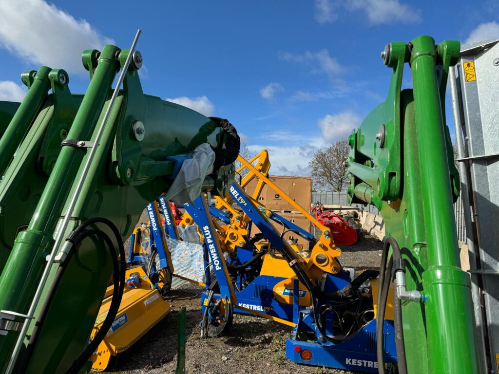 John Deere 643R Loader and brackets - Image 2