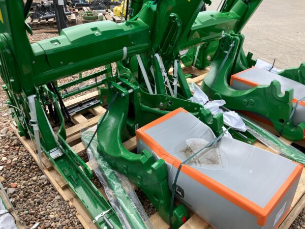 John Deere 643R Loader and Brackets - Image 2