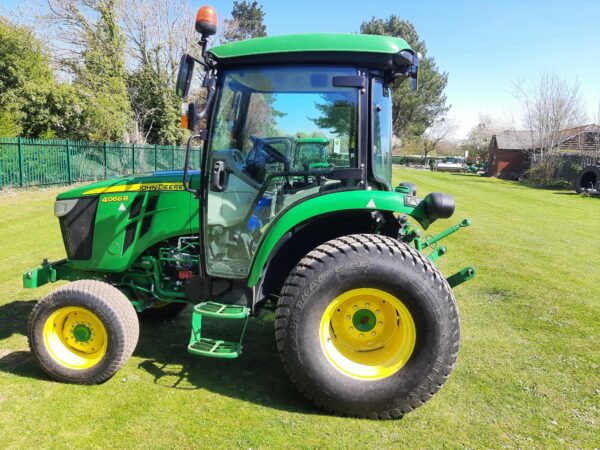 John Deere 4066R Compact Tractor - Image 2