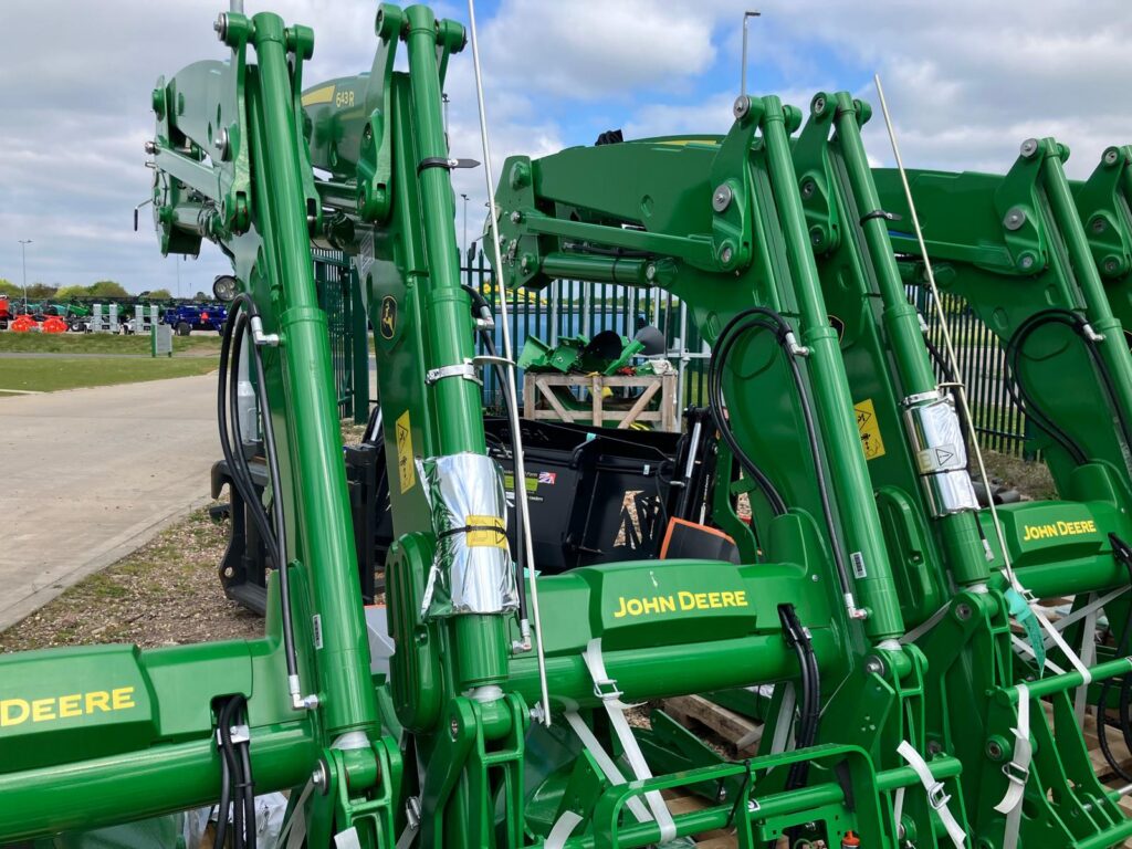 John Deere 643R Loader and Brackets - Image 3