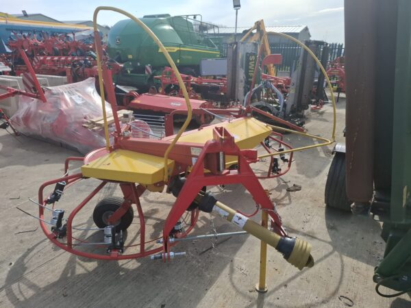 Pomarol Z518 twin rotor tedder