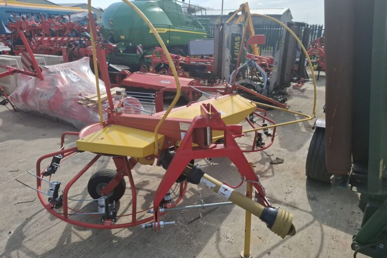 Pomarol Z518 twin rotor tedder