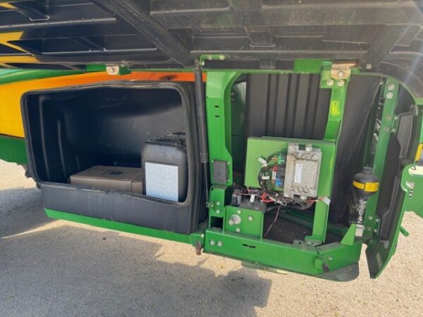 John Deere R962I - Image 25
