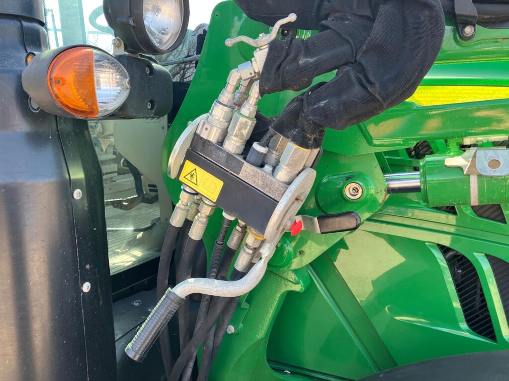 John Deere 6130R - Image 7