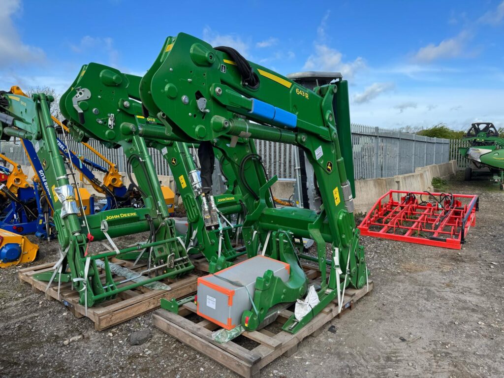 John Deere 643R Loader and brackets - Image 8